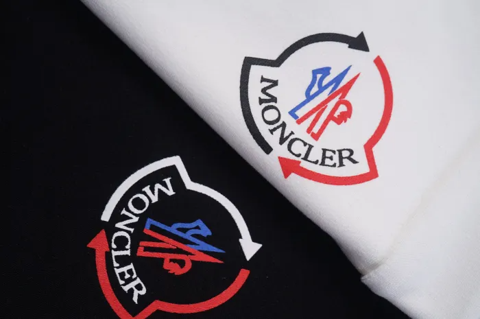 PANTALONCINI MONCLER (SCEGLI COLOR.)