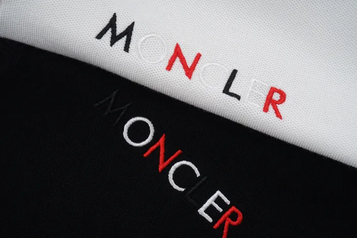 MAGLIA CON COLLETTO MONCLER (SCEGLI COLOR.)